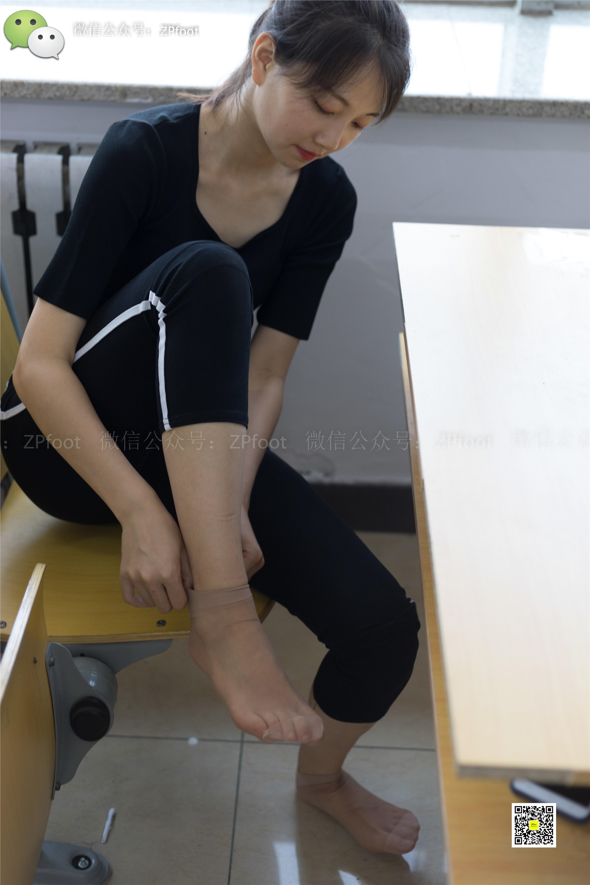 LSS山茶摄影 NO.004 教室短丝裸足